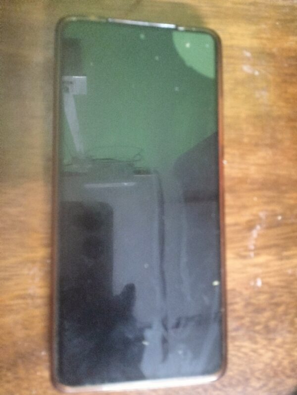 Mobile phone with Stylish T Shirt