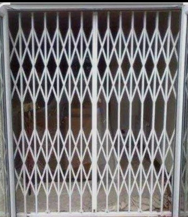 Channel gate