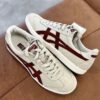Men’s running shoes , breathable and comfortable