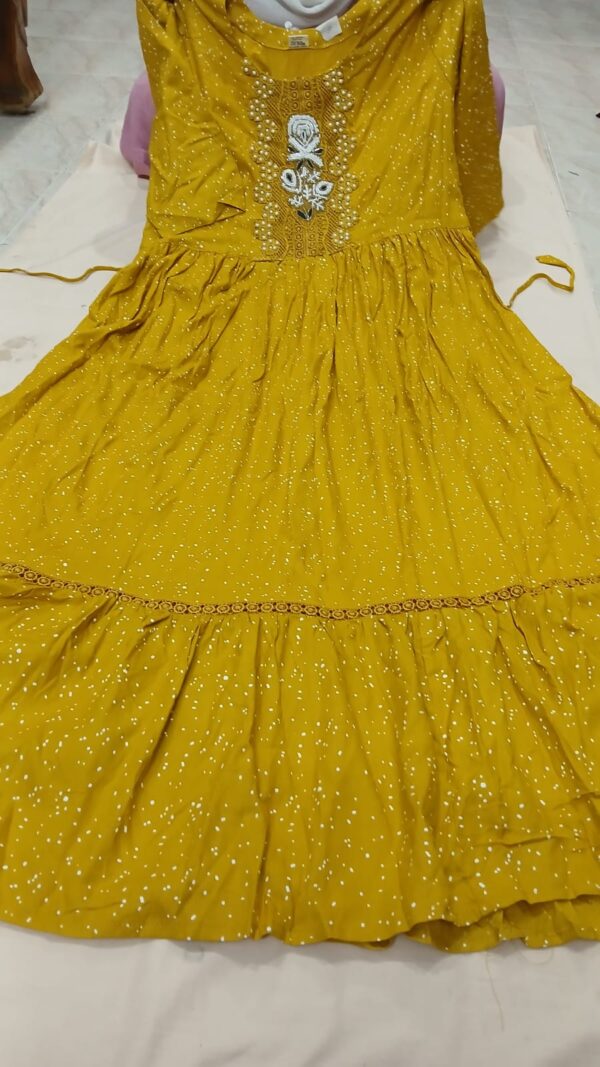 WOMEN'S KURTHIS